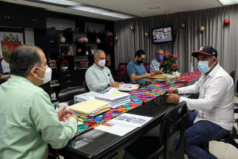 REUNIÓN DE TRABAJO CON EL PRESIDENTE MUNICIPAL DE MEZCALAPA Y EL DIRECTOR DE INIFECH