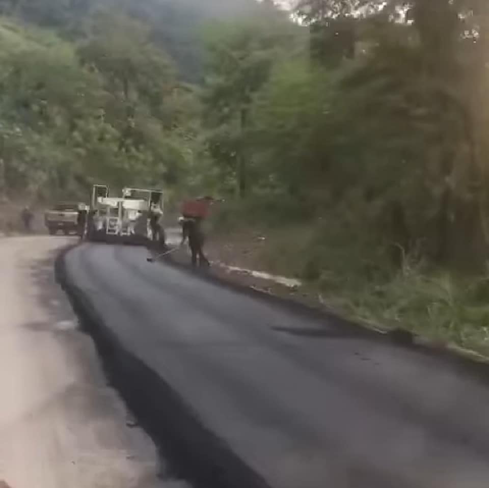 PAVIMENTAN LA CARRETERA PRINCIPAL DE ACCESO A MALPASO.